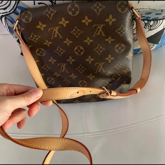 Louis Vuitton mussette salsa crossbody - Picture 4 of 11